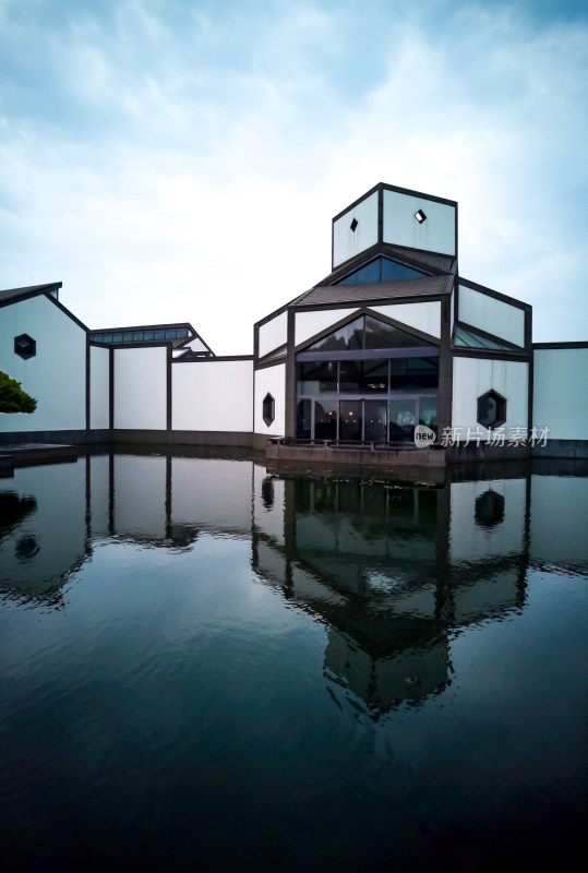 苏州博物馆建筑倒影景观