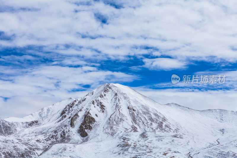 蓝天白云雪山风景