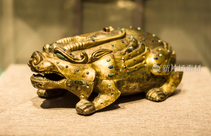 南京博物院镇馆之宝文物鎏金镶嵌兽形铜盒砚