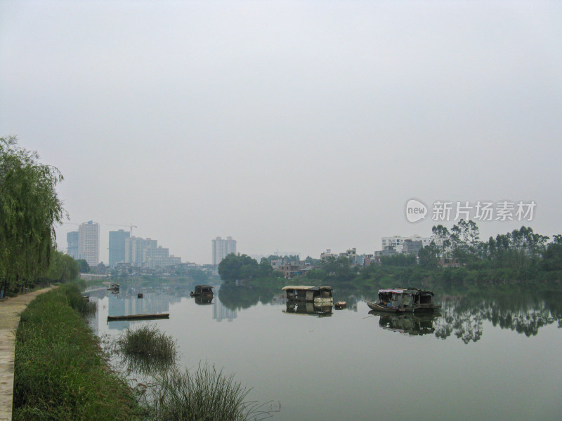 2012年的广西钦州城市滨河风光