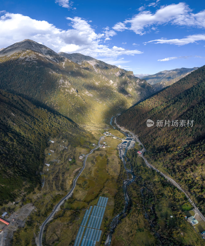 四川阿坝州党岭村高原峡谷秋色高空航拍