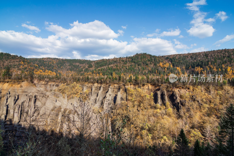 长白山景区大峡谷的秋色