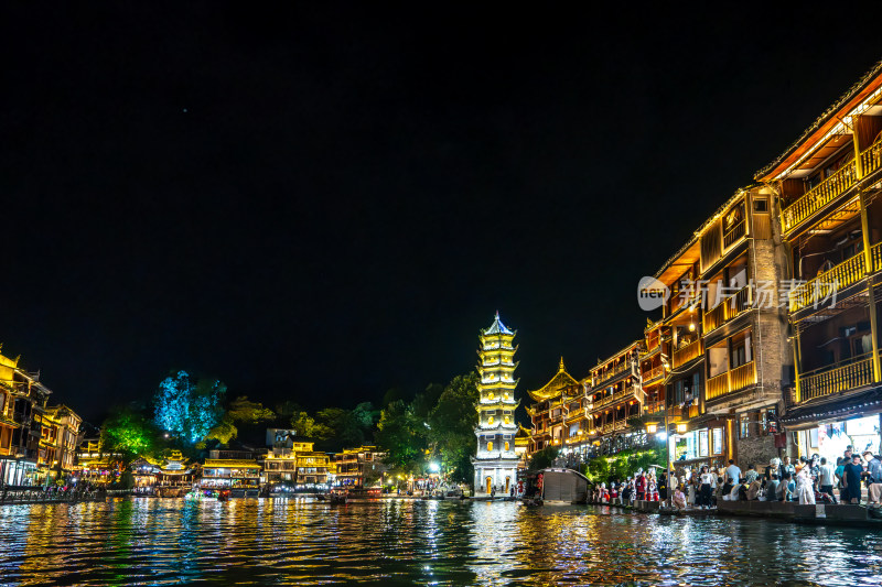 中国湖南湘西凤凰古城夜景