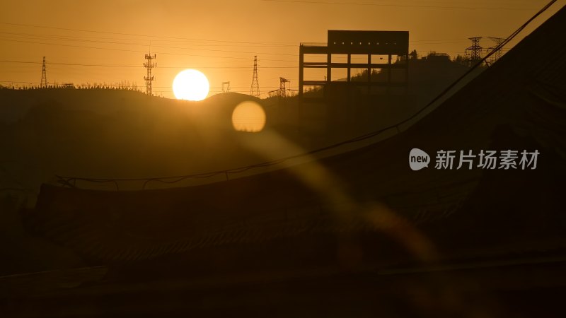 夕阳下的户外场景