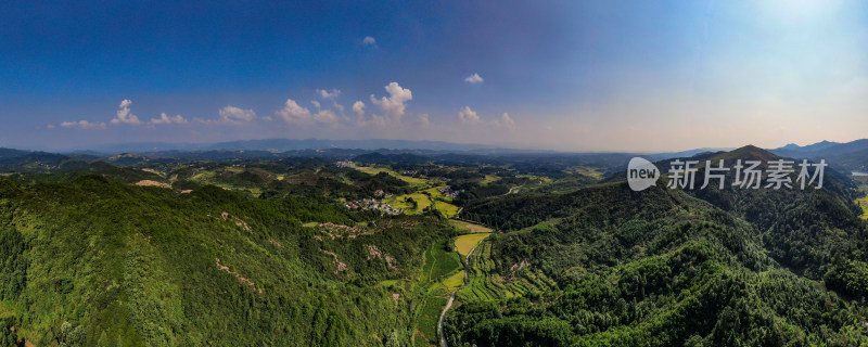 山川丘陵金黄稻田美丽乡村全景图航拍