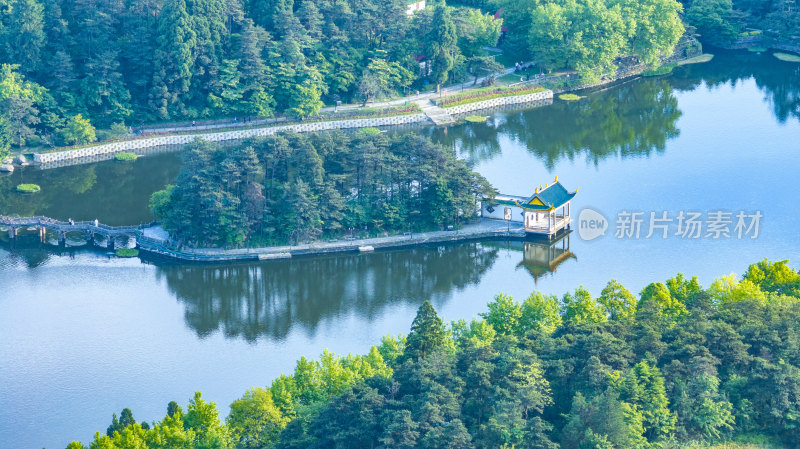 庐山风光枯岭镇如琴湖山顶小镇的壮丽景色