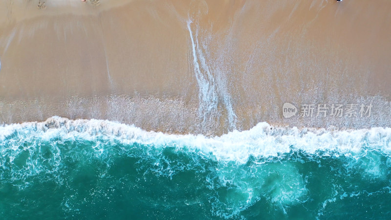 海浪俯拍沙滩大海航拍海滩唯美海边蓝色海水