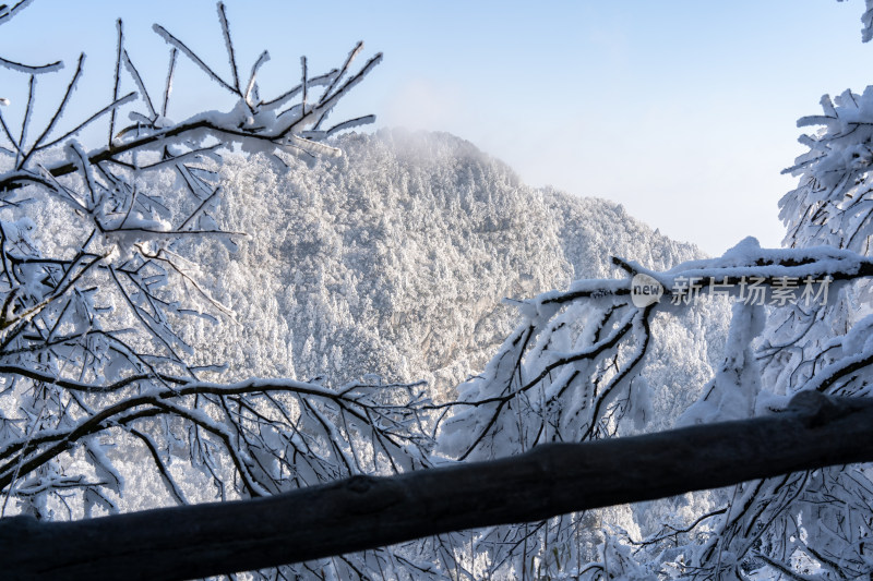 峨眉山雪景