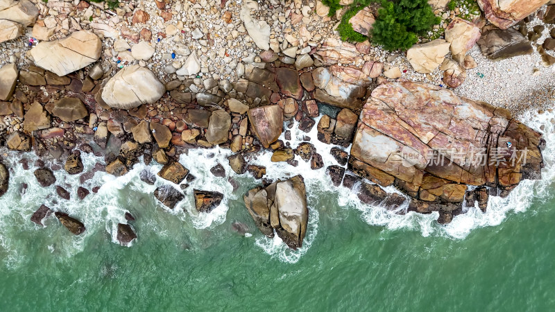 航拍海浪拍打礁石大海海洋自然风景