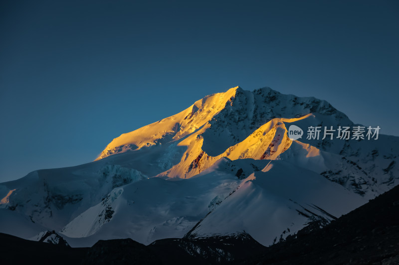 雪山日照金山希夏邦马峰