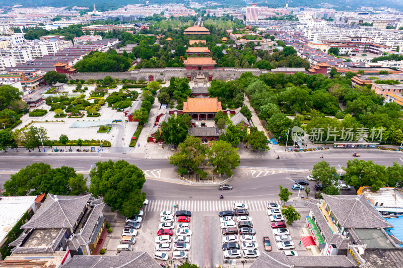 山东泰安岱岳庙城市风光航拍摄影图