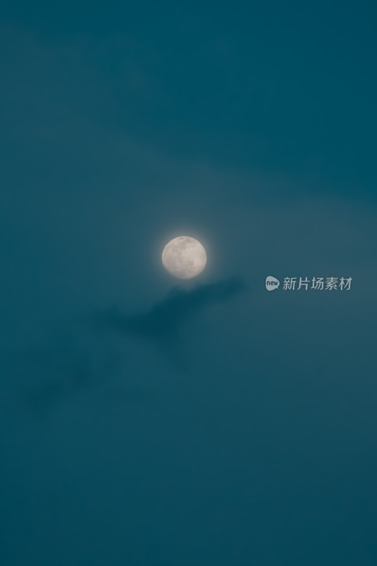 天空中的月亮
