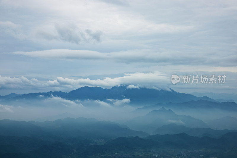 台州安基山眺望括苍山水墨山川云雾