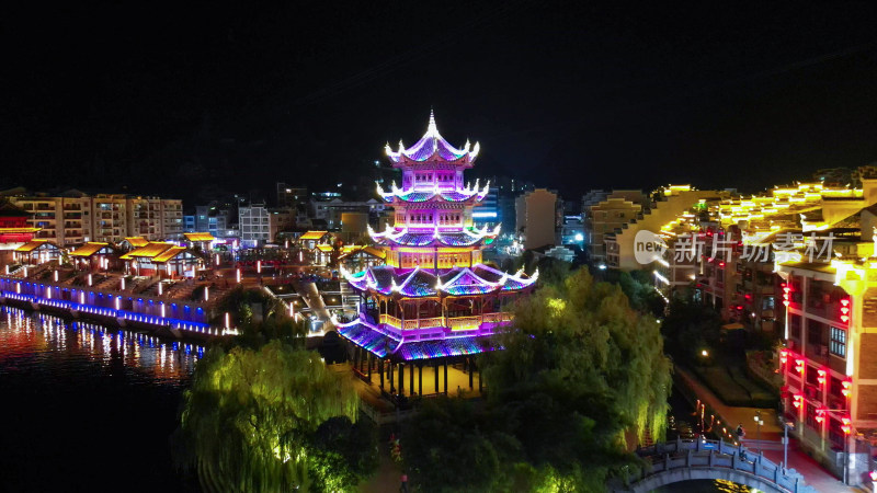 航拍贵州镇远古城夜景镇江阁夜景