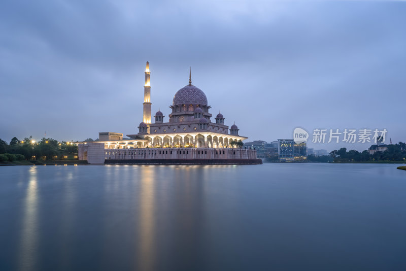 马来西亚布城粉色水上清真寺建筑景观