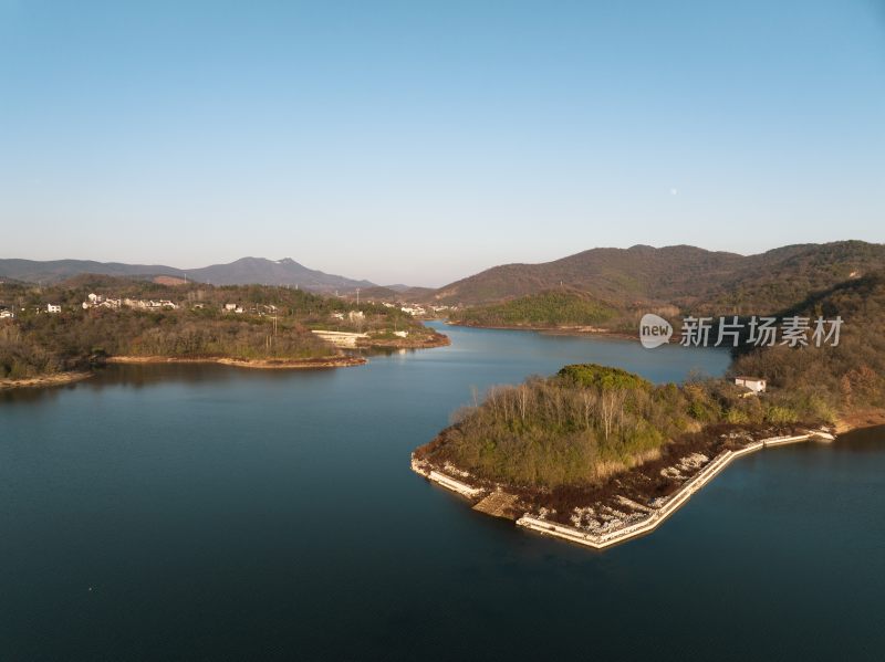 湖泊山景