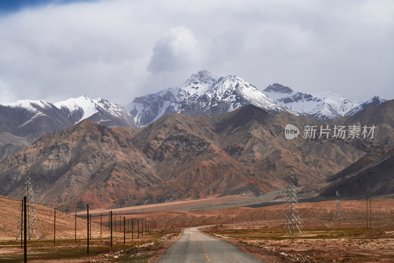 瓦罕走廊的雪山