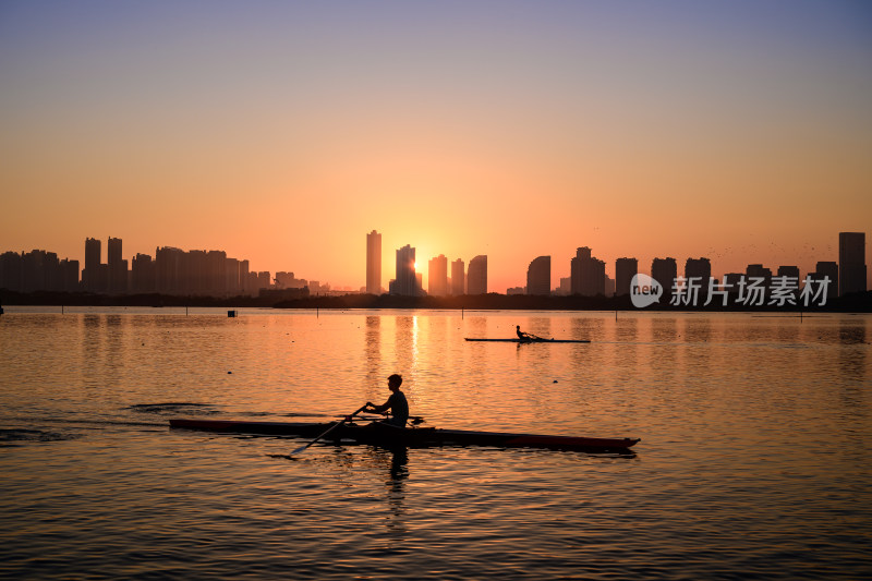 厦门海上自行车道湖畔日落景观