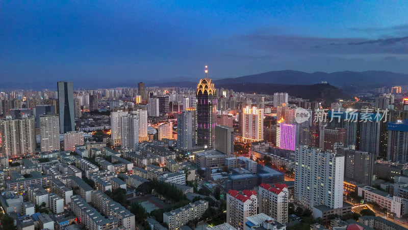 青海西宁蓝调时刻夜幕降临夜景航拍图