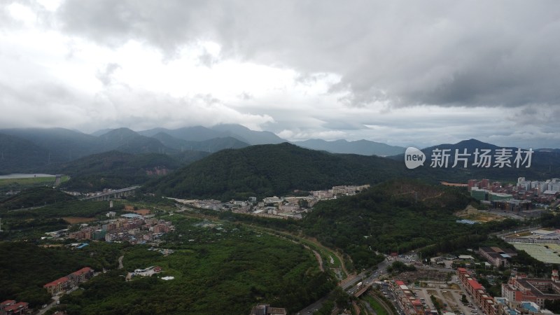 航拍广东省东莞市清溪镇风雨欲来城市风光