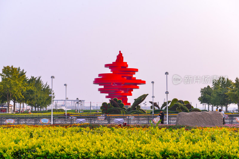 青岛五四广场五月的风风光