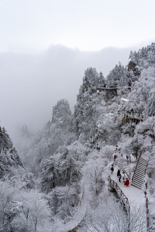 洛阳老君山景区大雪旅游