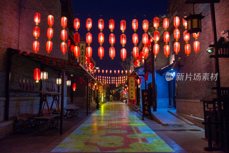 日照莒国古城夜景中式古建筑灯笼装饰