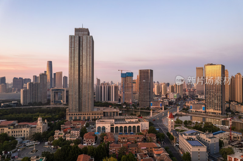 天津环球金融中心海河城市建筑日出朝霞风景