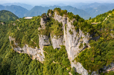 达州市万源八台山山谷峡谷 喀斯特地貌