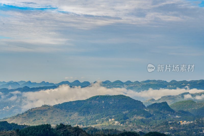 重庆酉阳：青山白纱俏村庄