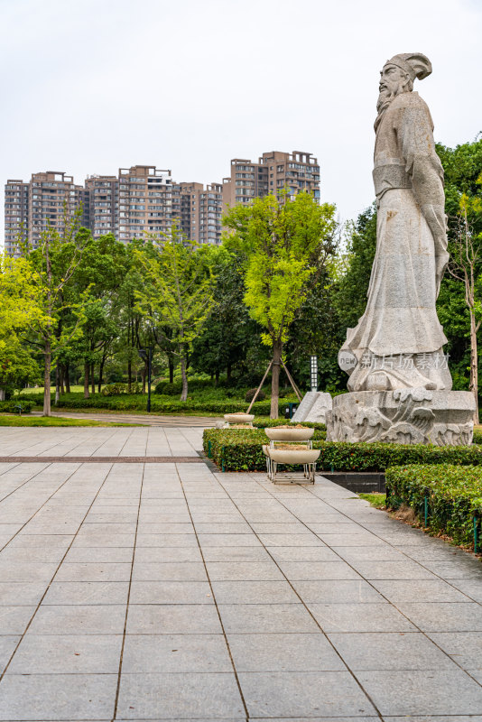 湖北黄冈遗爱湖风景区自然景观苏东坡雕塑