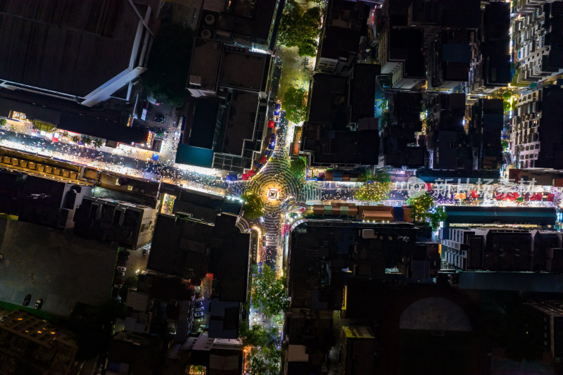 城市夜景步行街人流量航拍摄影图