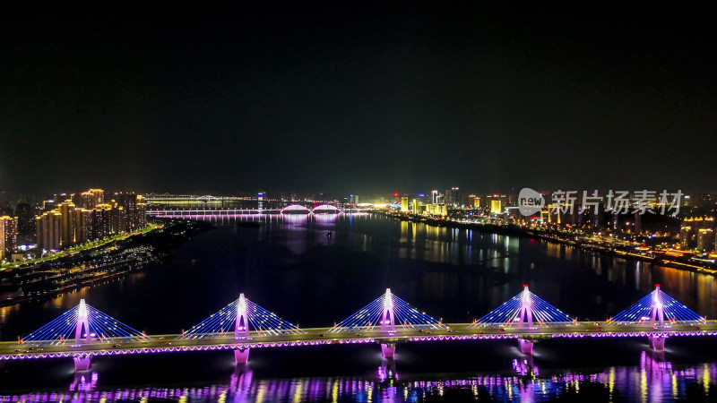 江西南昌赣江朝阳大桥夜景航拍图