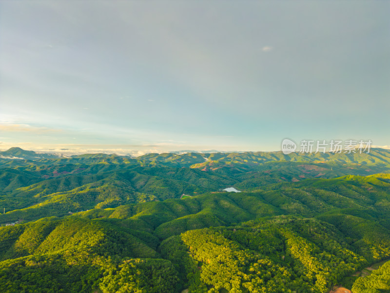 高山草甸山脉户外风光航拍视角