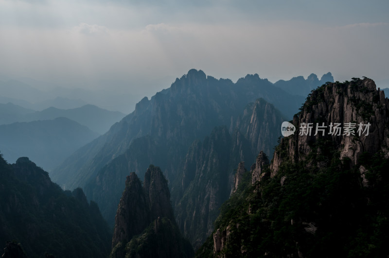 西海大峡谷的山峰