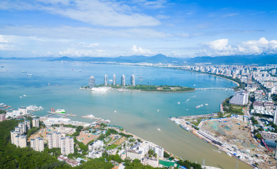 阳光下的海南三亚鹿回头空镜头航拍风景