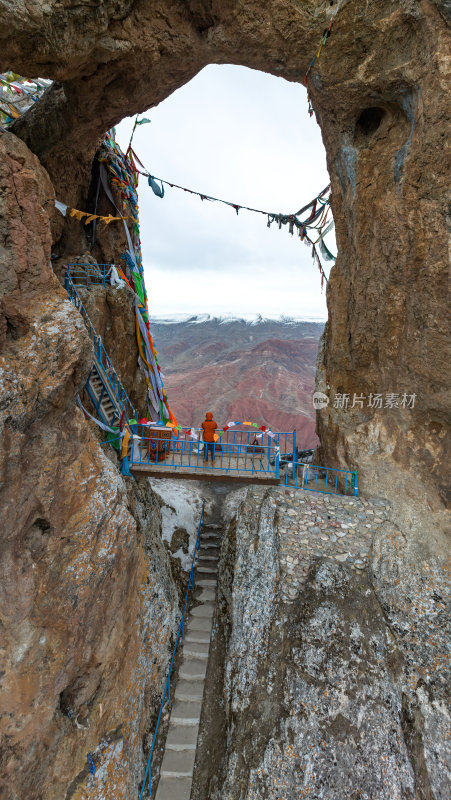 西藏昌都巴青天穹孜珠苯教佛教孜珠寺航拍