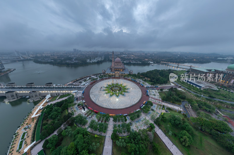 马来西亚布城粉色水上清真寺建筑景观航拍