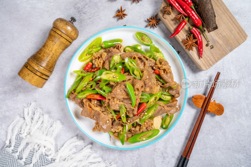 中餐炒牛肉美食