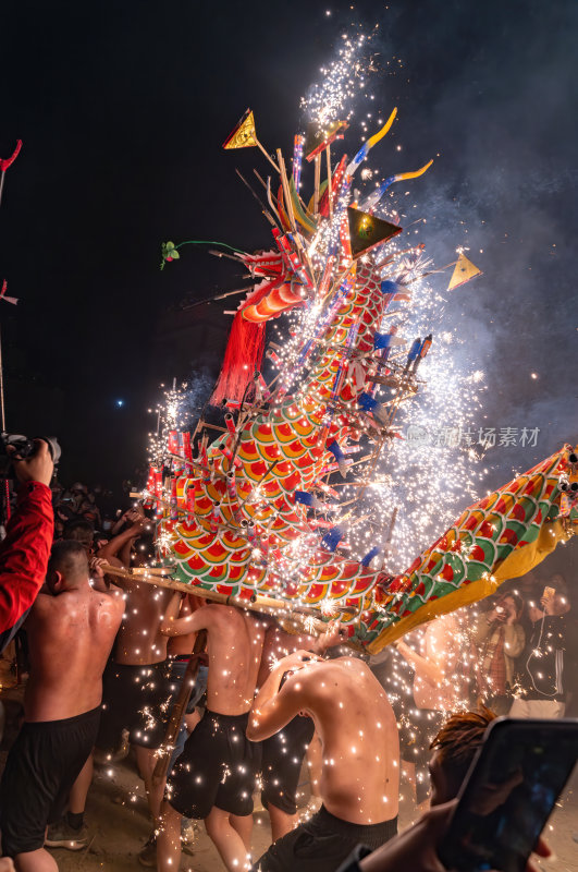 广东梅州中国非遗顺丰火龙狂舞夜焰火龙腾