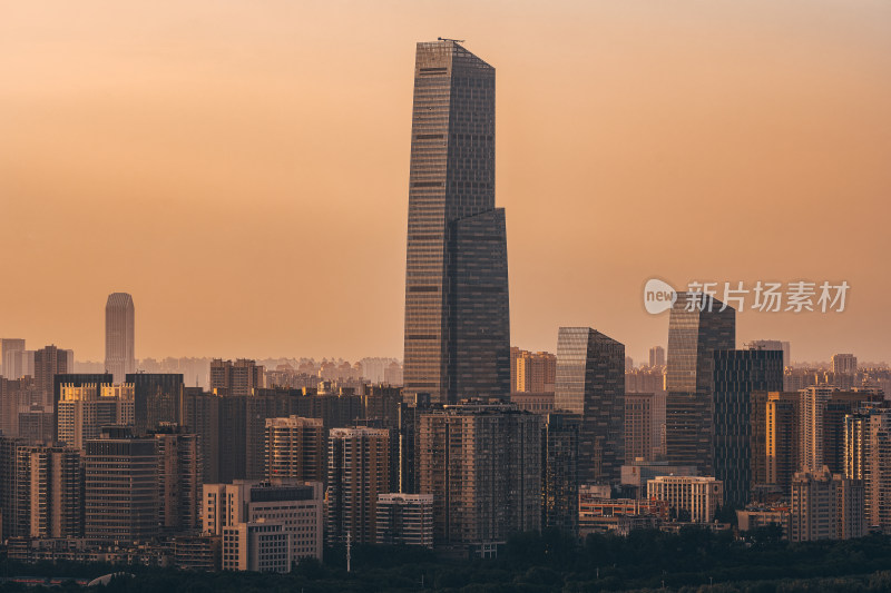 夏季武汉江滩沿线城市天际线日落黄昏风光