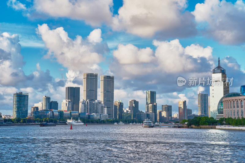 黄浦江两岸的城市建筑