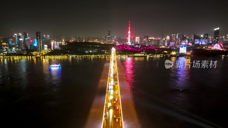 湖北武汉长江大桥龟山电视塔夜景航拍图