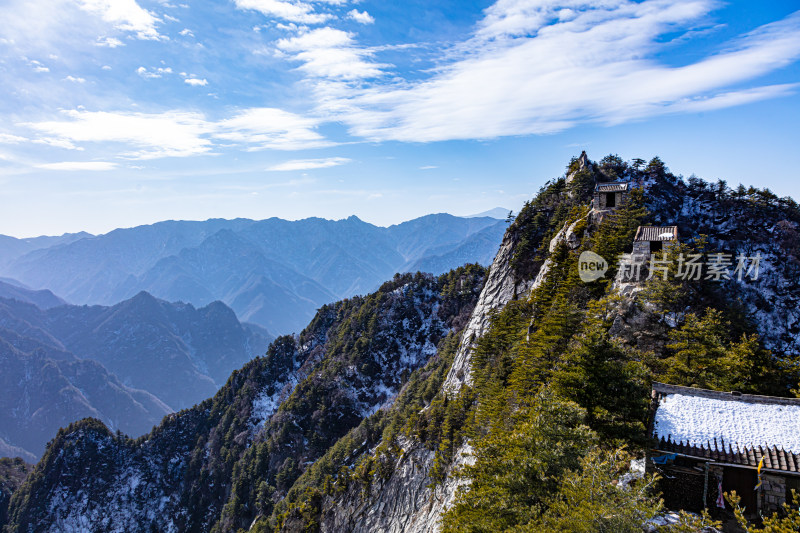 高山上的建筑