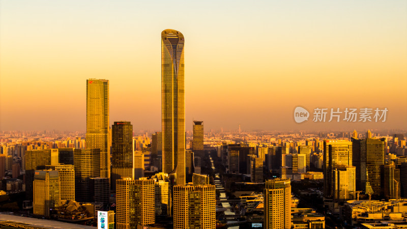 苏州国金中心黄昏下的现代化都市高楼群全景