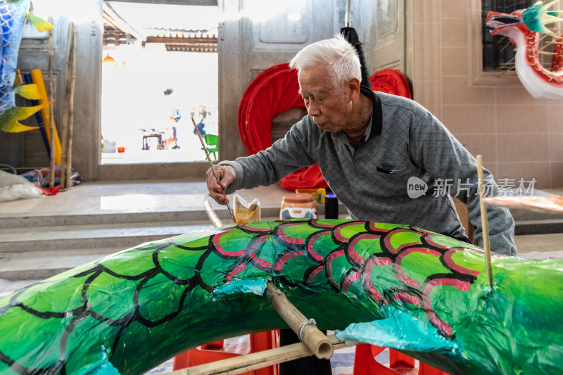 揭西五经富非遗鲤鱼灯制作