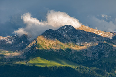 日照金山