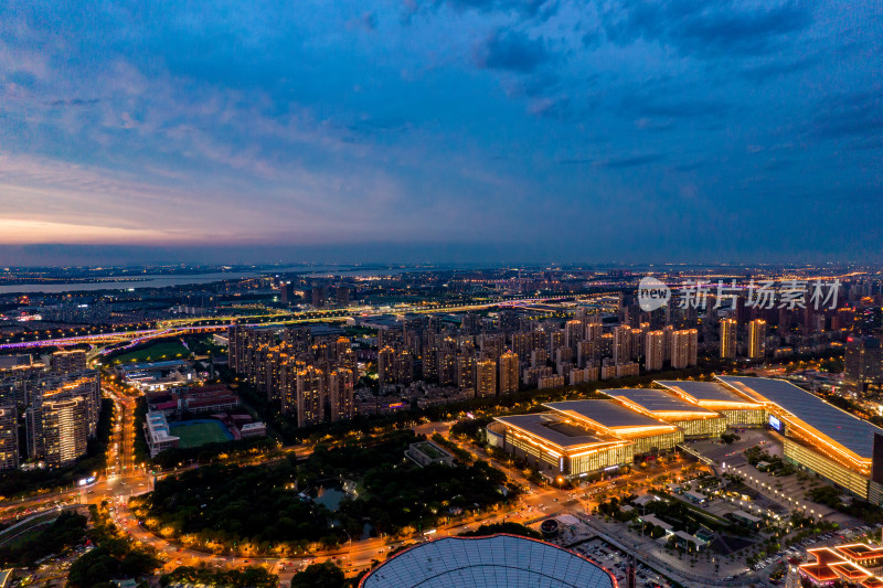 苏州金鸡湖日落晚霞夕阳夜景航拍摄影图