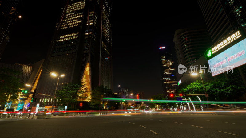 都市夜晚街道高楼与车流