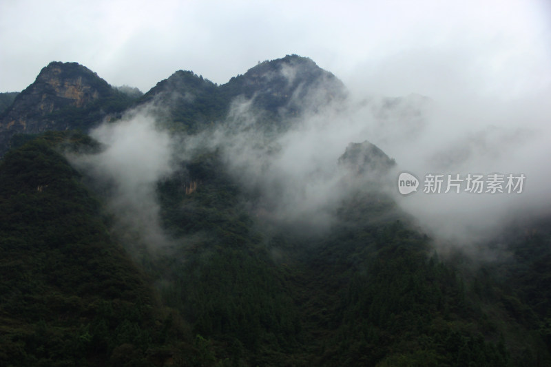 雨后深山云雾实拍